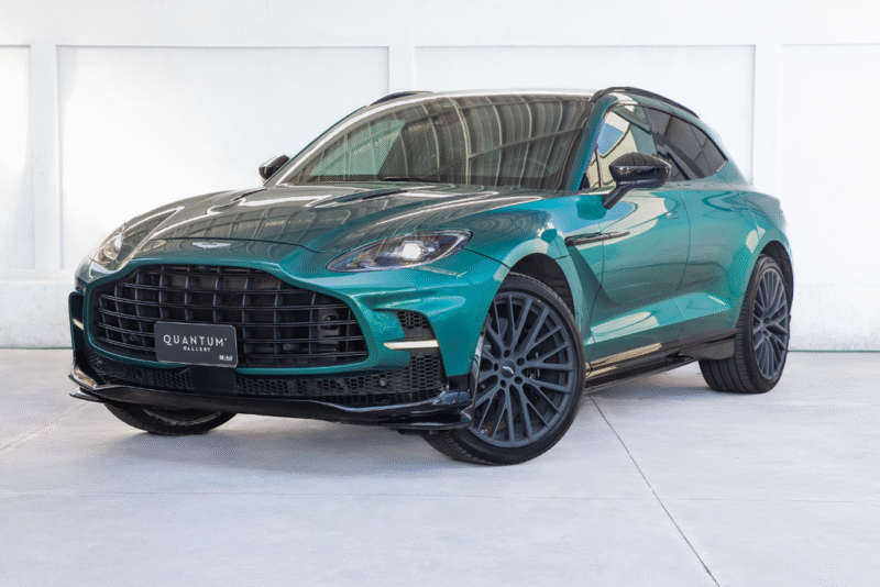 Aston Martin DBX 707