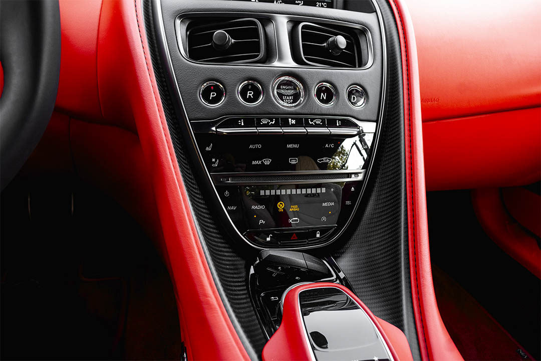 Aston Martin DBS Volante Superleggera - Imagen 27