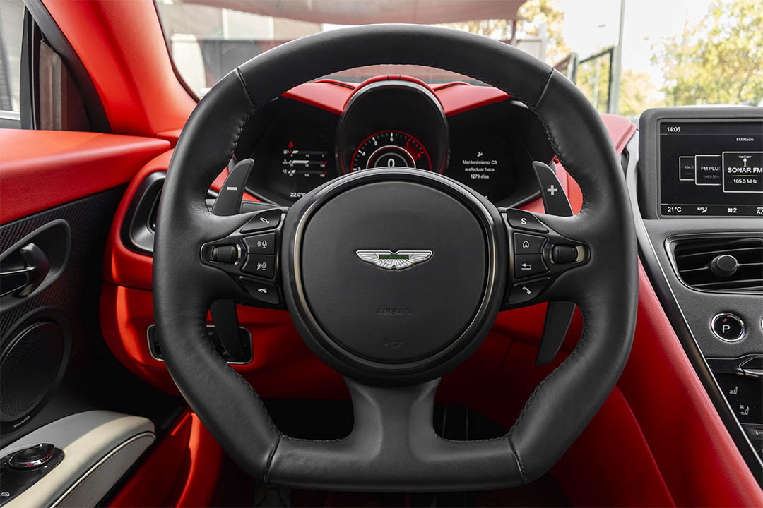 Aston Martin DBS Volante Superleggera - Imagen 25