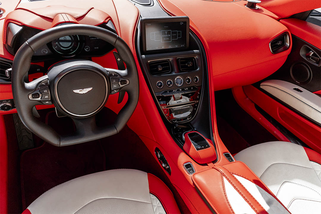 Aston Martin DBS Volante Superleggera - Imagen 21
