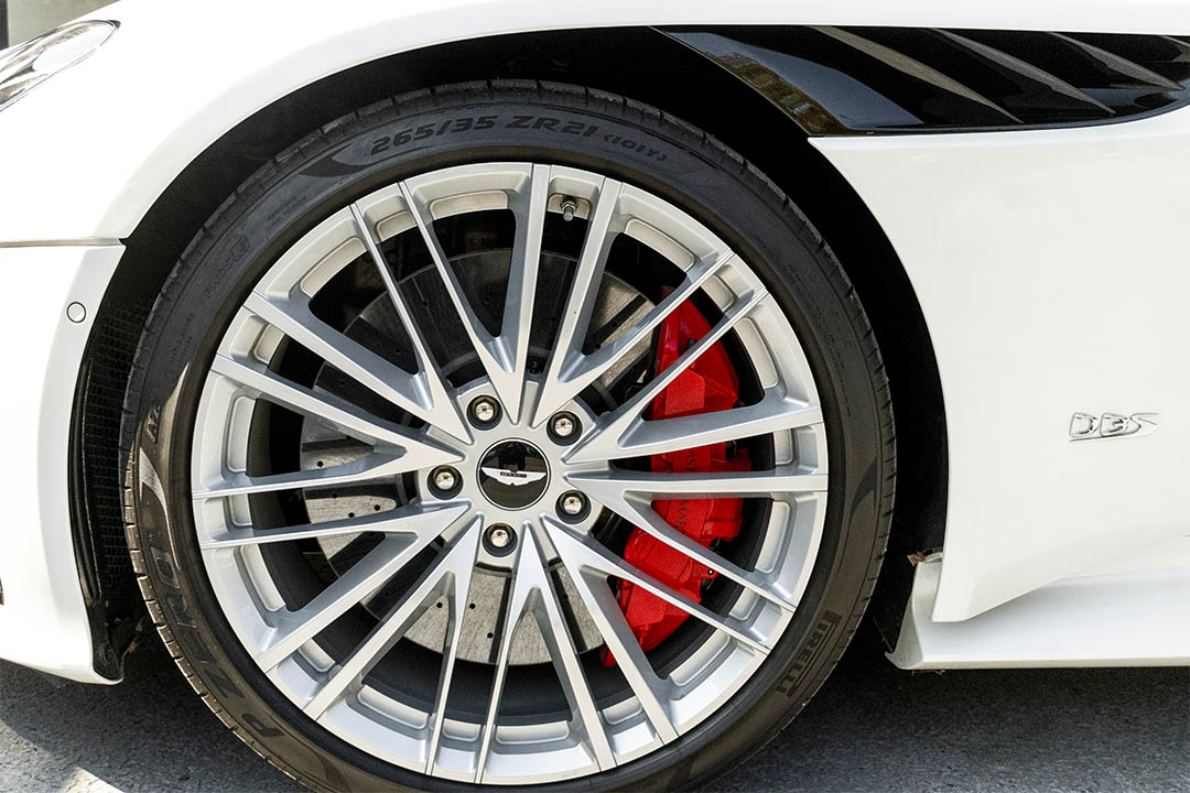 Aston Martin DBS Volante Superleggera - Imagen 15