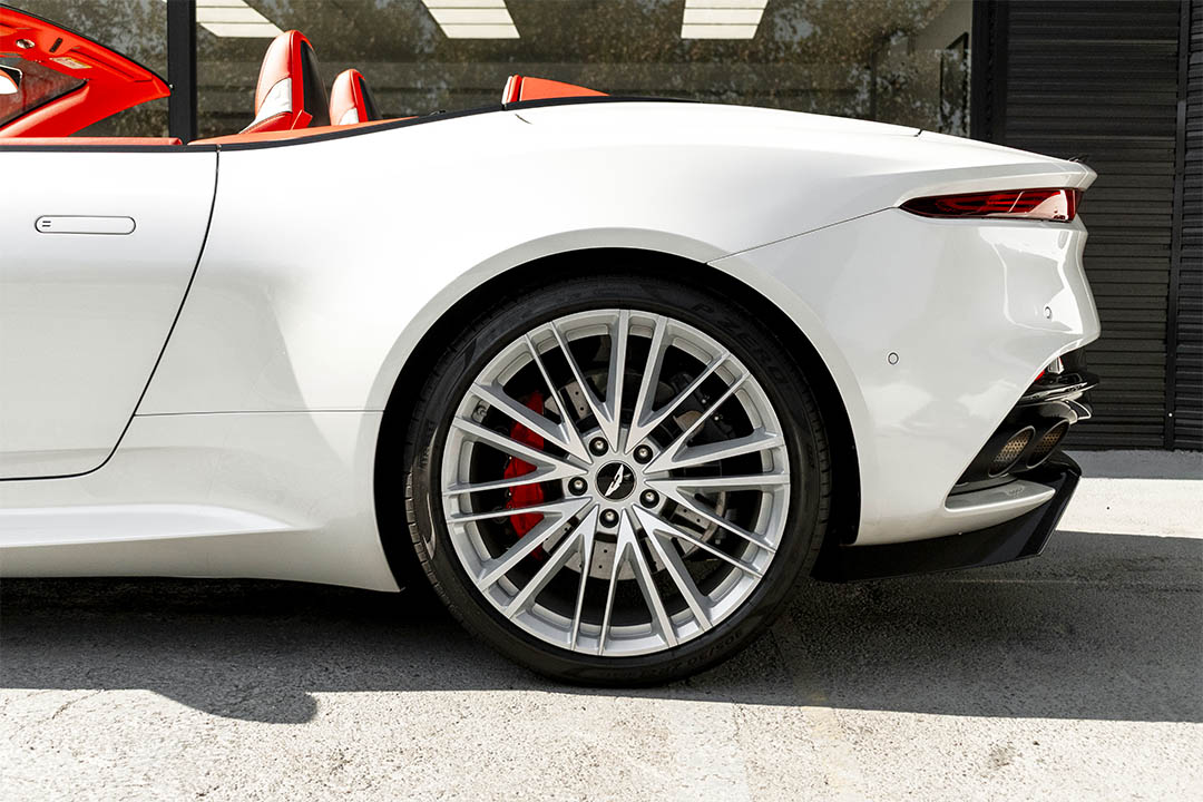 Aston Martin DBS Volante Superleggera - Imagen 14
