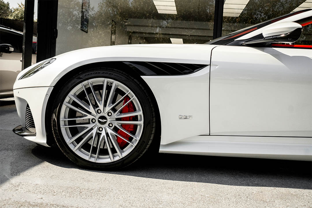 Aston Martin DBS Volante Superleggera - Imagen 13