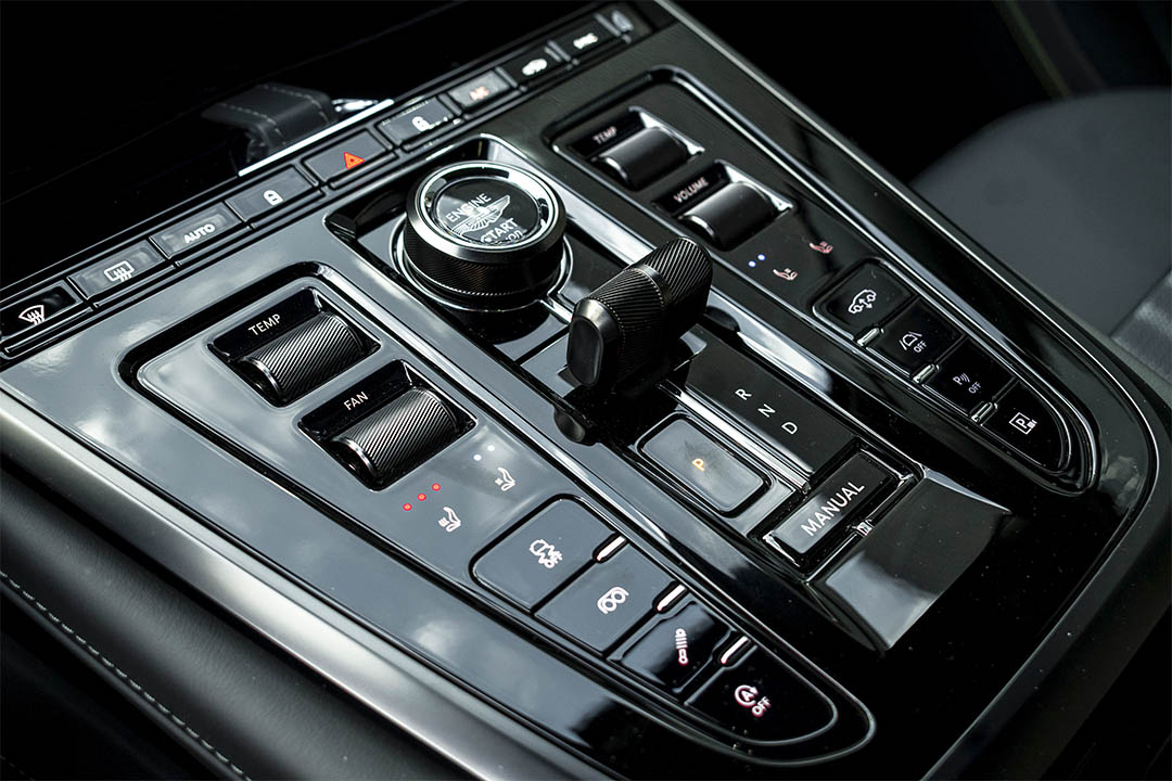 ASTON MARTIN_0014_AFL_5880-Edit dbx 26
