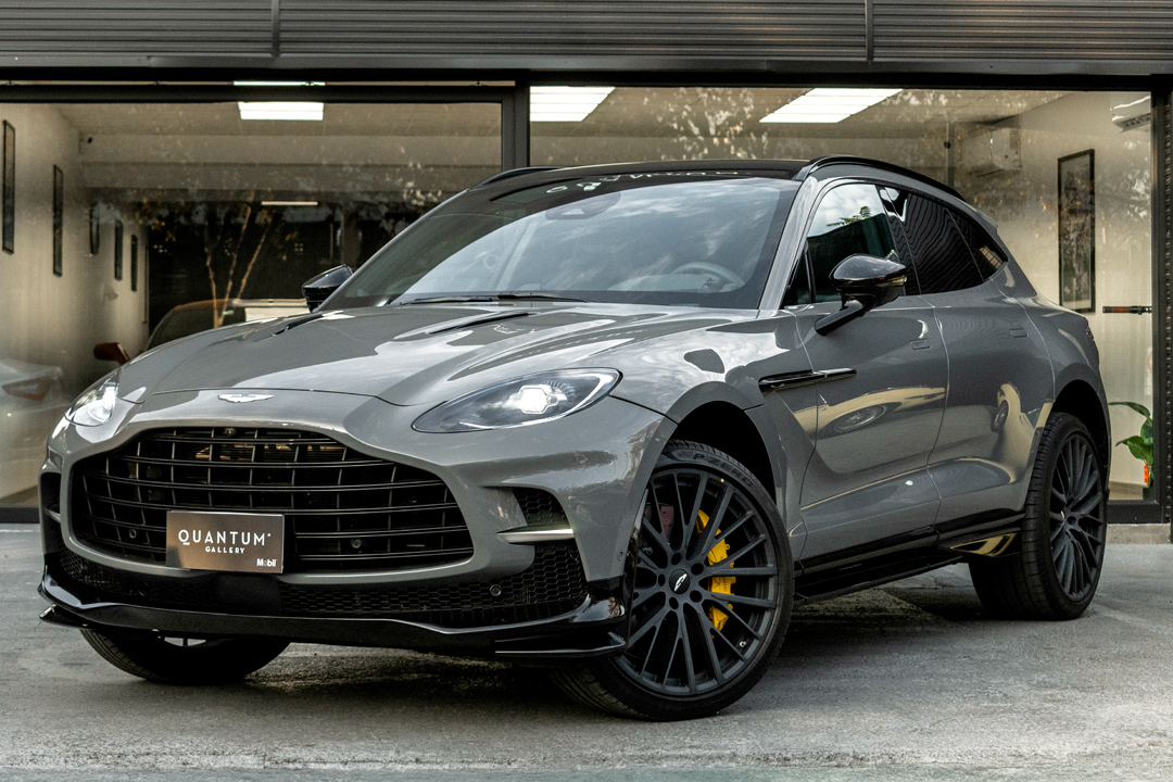 Aston Martin DBX 707