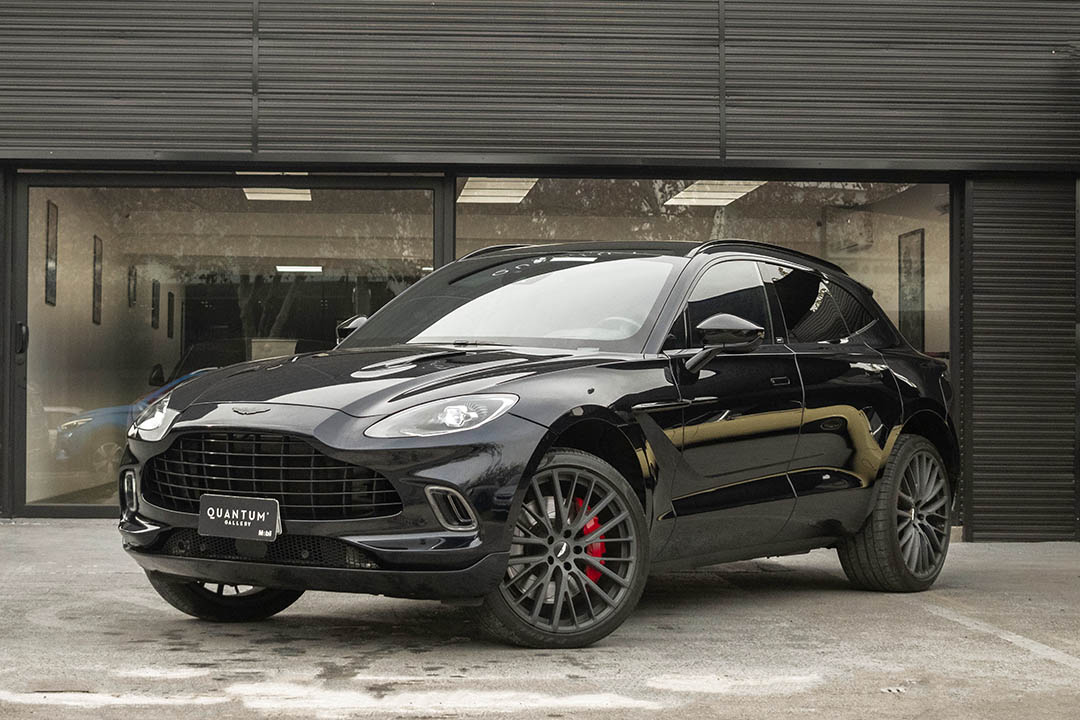 Aston Martin DBX 2023