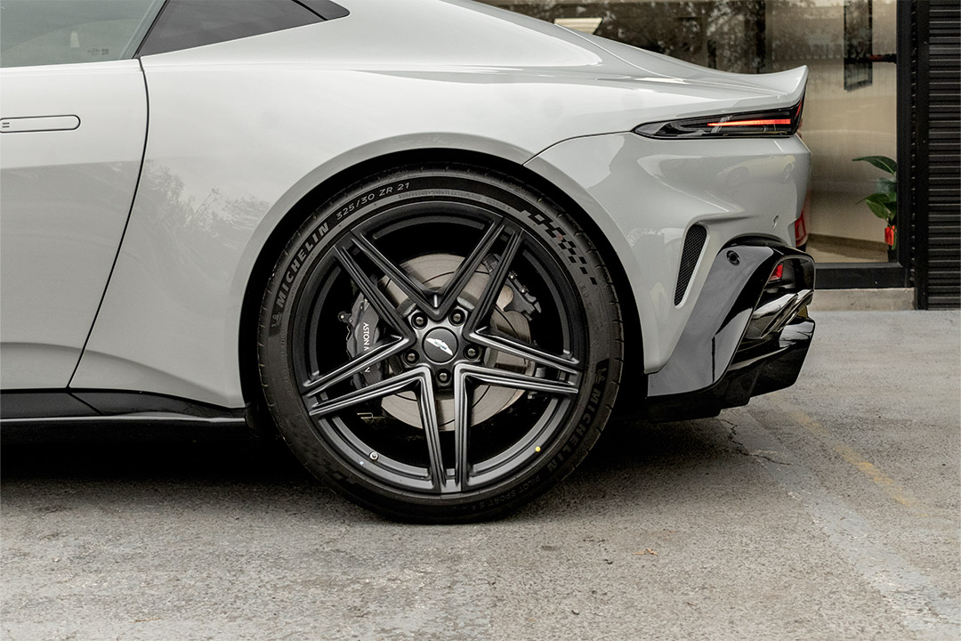 AM_1_0010_AFL_7337-Edit aston martin 19