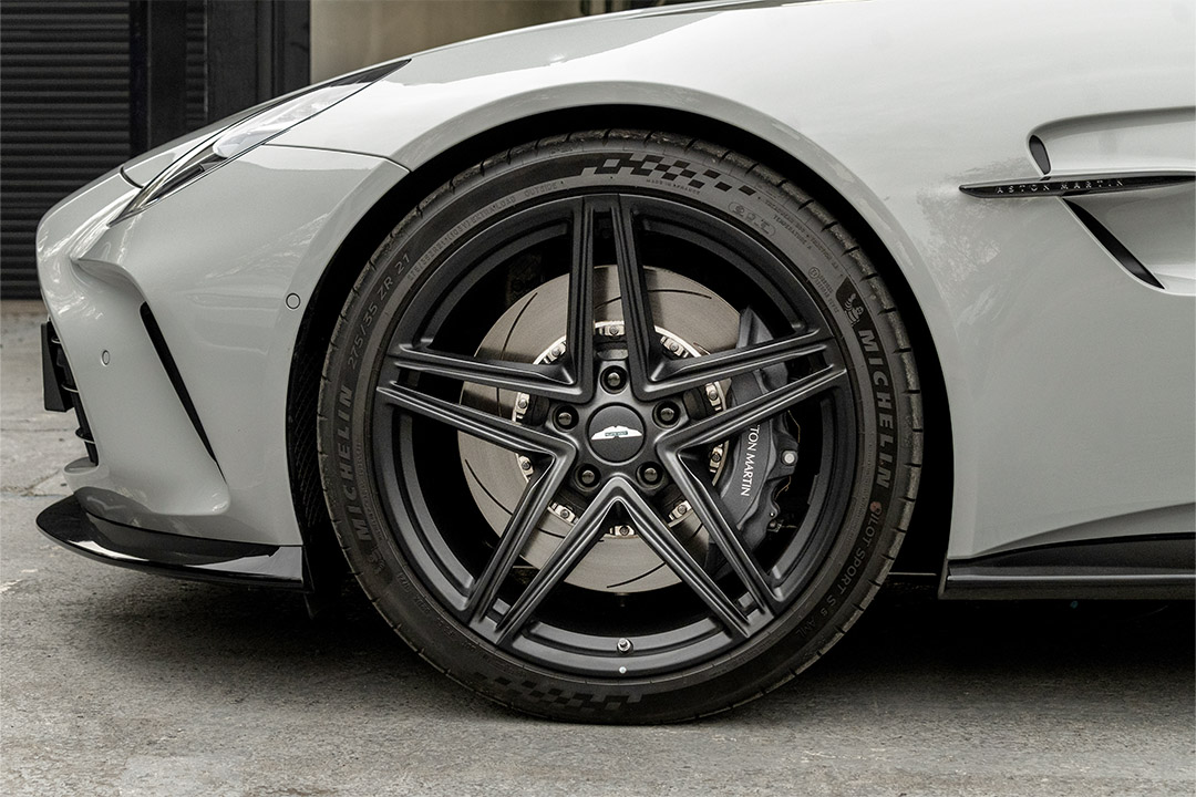 AM_1_0012_AFL_7335-Edit aston martin 17