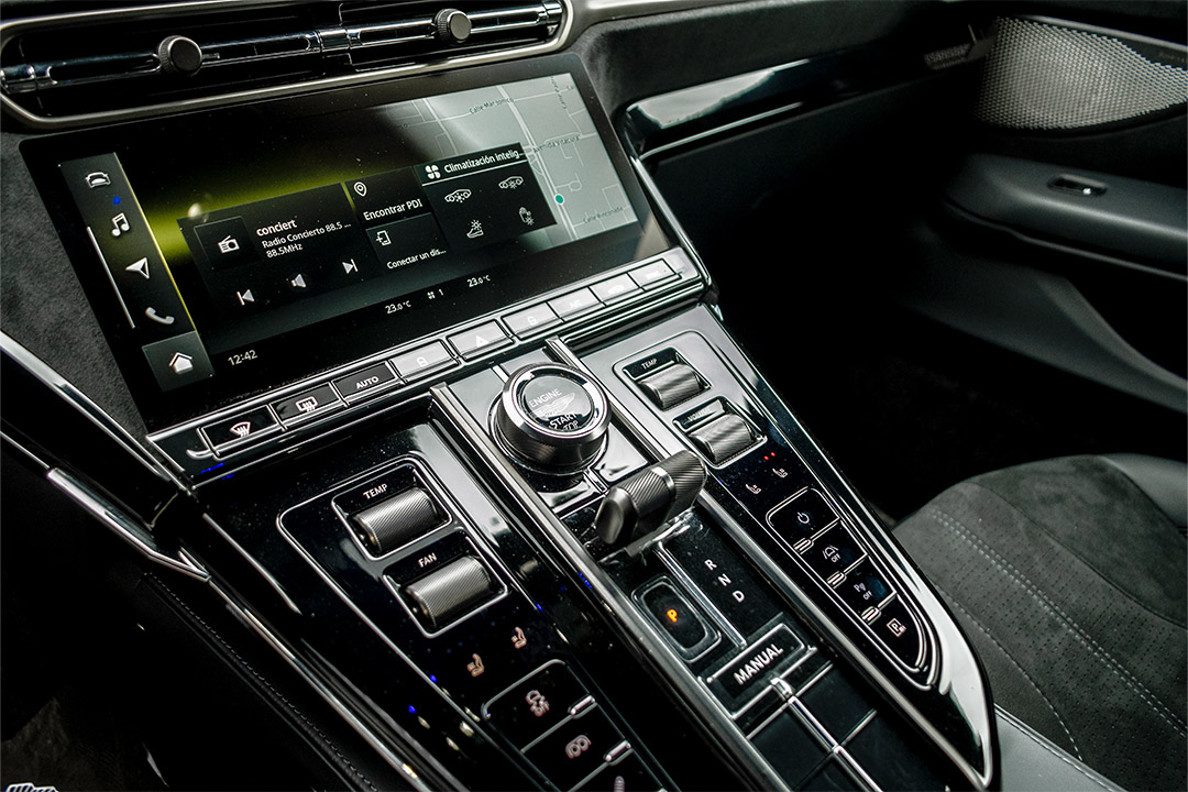 AM_1_0016_AFL_7299-Edit aston martin 9